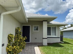 Building Photo - Duplex Unit For Rent In Port Charlotte