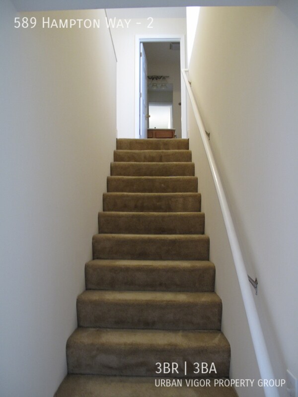 Building Photo - 589 Hampton Way