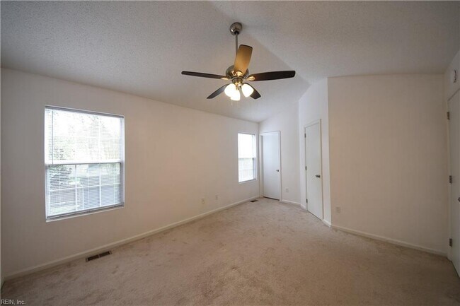Building Photo - 1549 River Creek Crescent