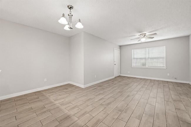 Building Photo - 1230 Shadowdale Dr