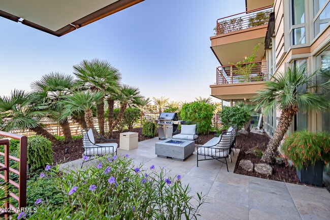 Building Photo - 7167 E Rancho Vista Dr