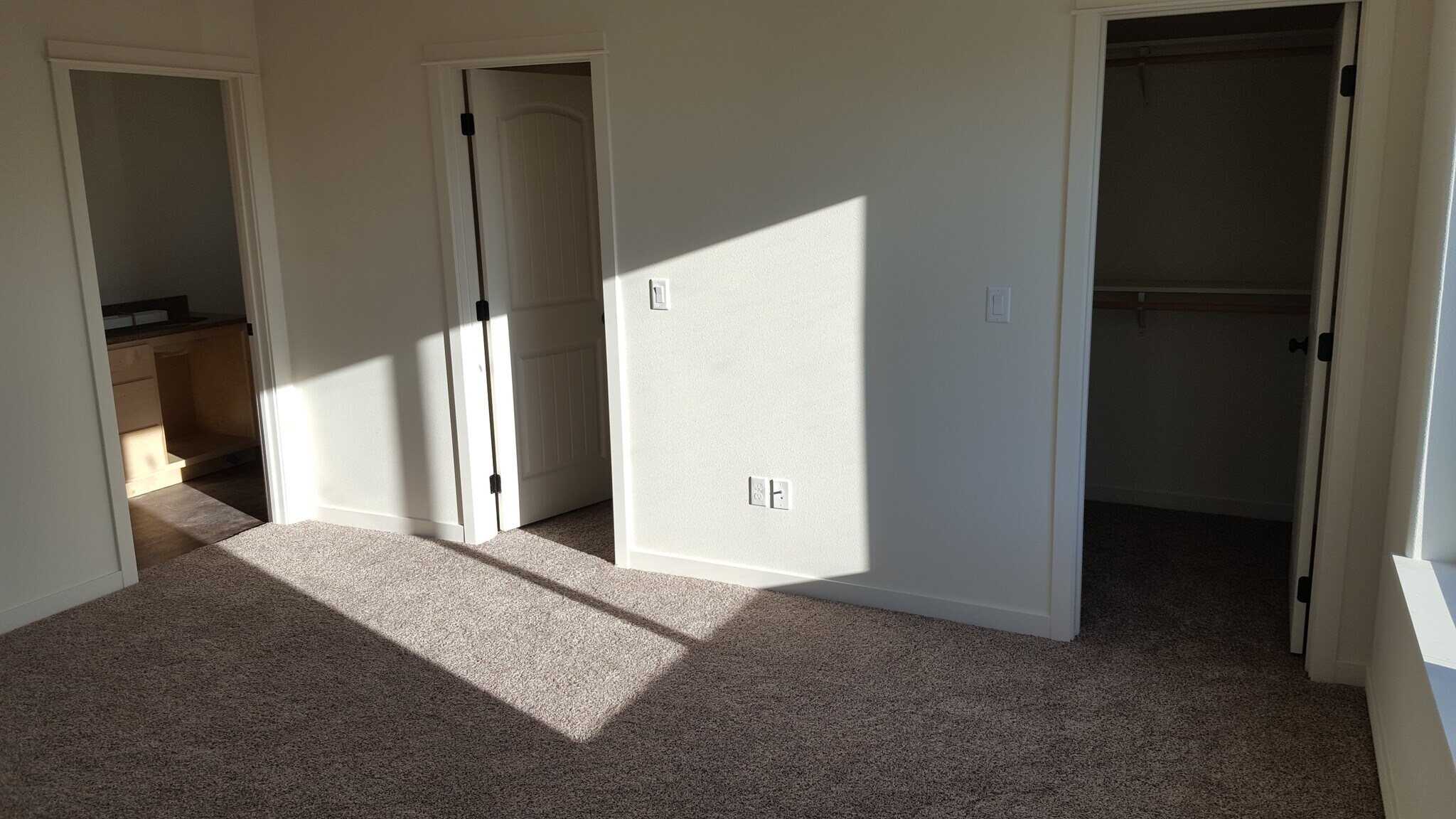 2 walk in closets- Mas Bedroom - 1121 Sundial Ln