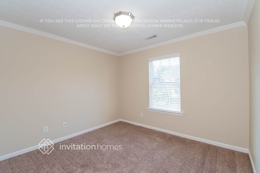 Building Photo - 23 Roxbury Ln