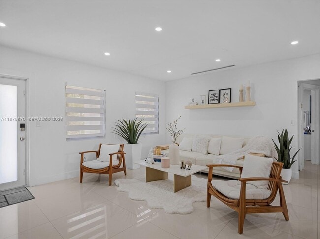 Building Photo - 920 NE 159th St