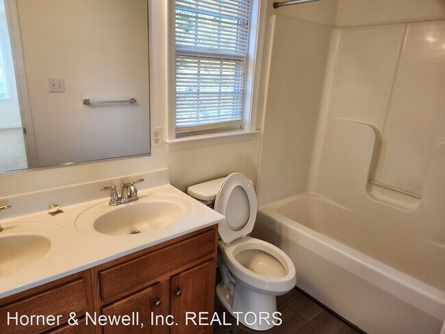 Building Photo - 4 br, 2.5 bath House - 3315 Clearview Court