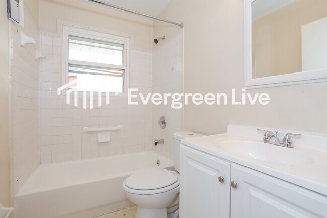 Building Photo - 651 Fairborn Rd