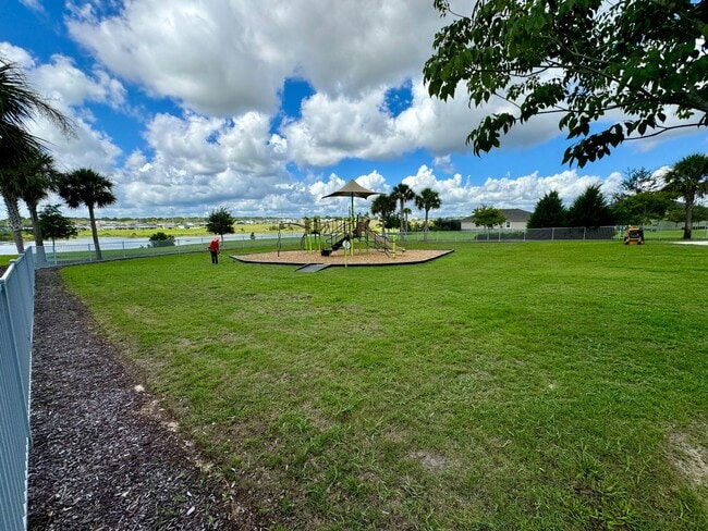 Building Photo - FOR RENT - Fantastic end unit townhouse in...