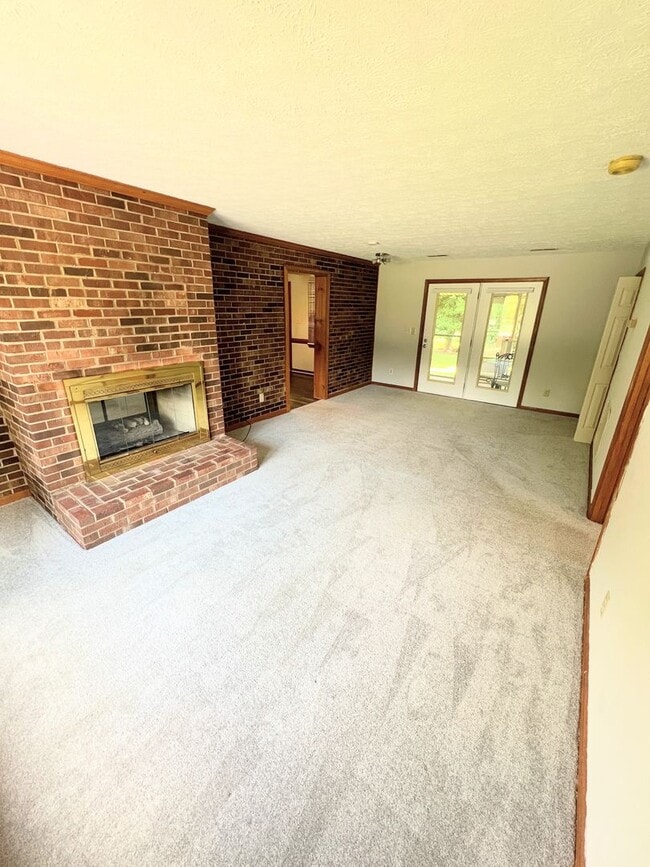 Building Photo - 4 Bedroom Home in Lynchburg
