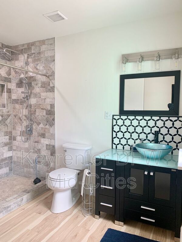 Building Photo - 1512 W Twelfth St