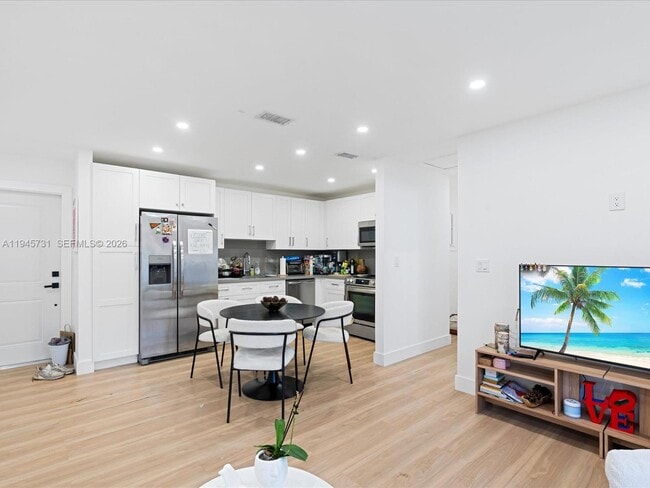 Building Photo - 6510 SW 59th Pl