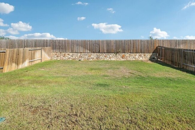 Building Photo - 708 Trinity Trl