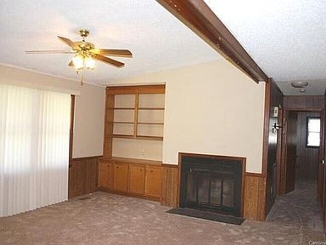 Building Photo - great neighbourhood, spacious 2248 hart rd
