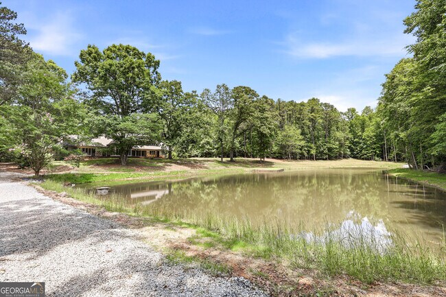 Building Photo - 3735 Smithtown Rd