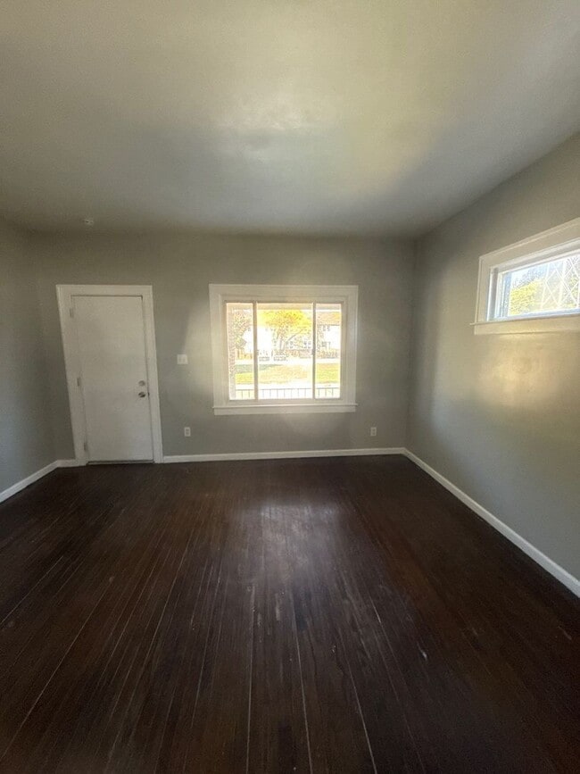 Building Photo - 4 Bedroom 2 Bath Home in Lincoln Park