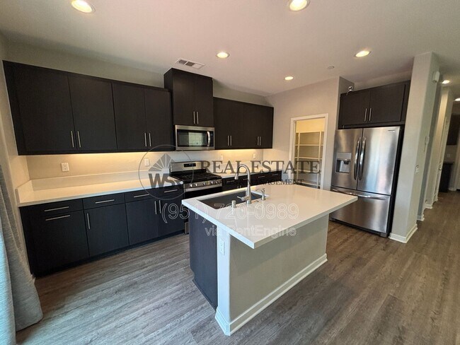 Building Photo - 12843 Greenstone Way
