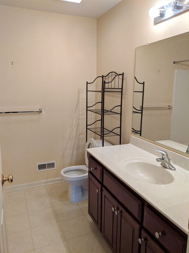 Building Photo - Perfect Townhouse Rental in Sicklerville!