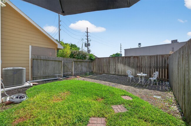 Building Photo - 2806 Windy Thicket Ln