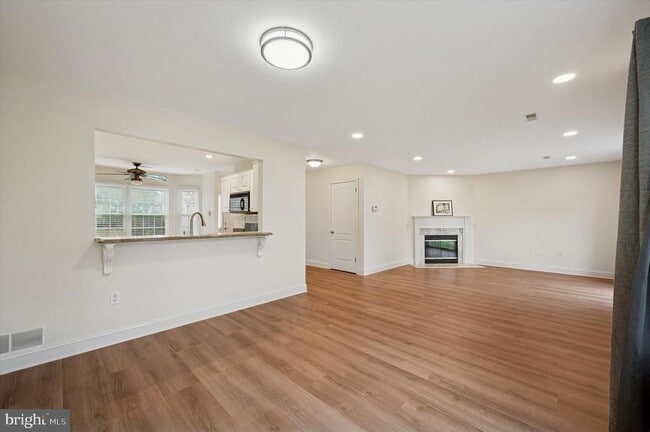 Building Photo - 5201 Plantation Ct