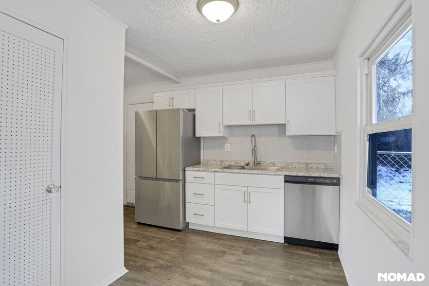 Building Photo - 878 Antwerp Rd