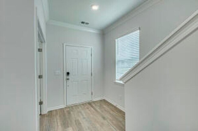 Building Photo - Available March 10th. Beautiful 6 BR/4.5 BA Home in Tanner Plantation!