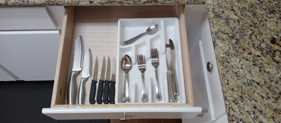 Building Photo - 5151 Pioneer Ave