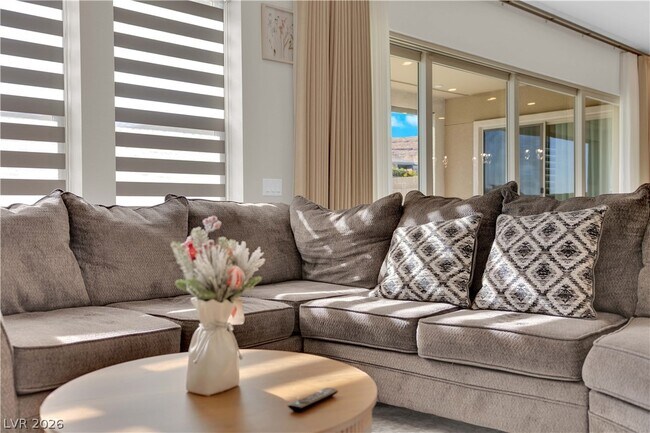 Building Photo - 10663 Stone Ledge Ave