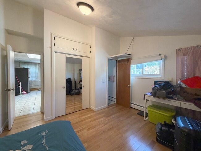 Building Photo - 10 W Elm Ave