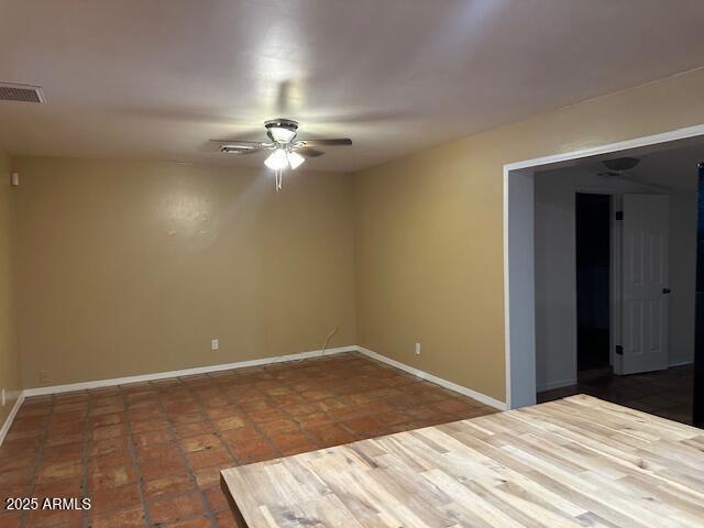 Building Photo - 1025 W 12th Pl