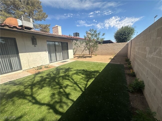Building Photo - 4180 Blue Heron Ct