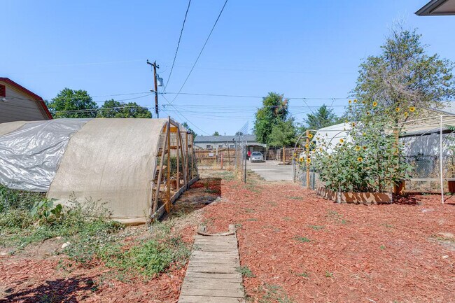 Building Photo - 1187 Emporia St