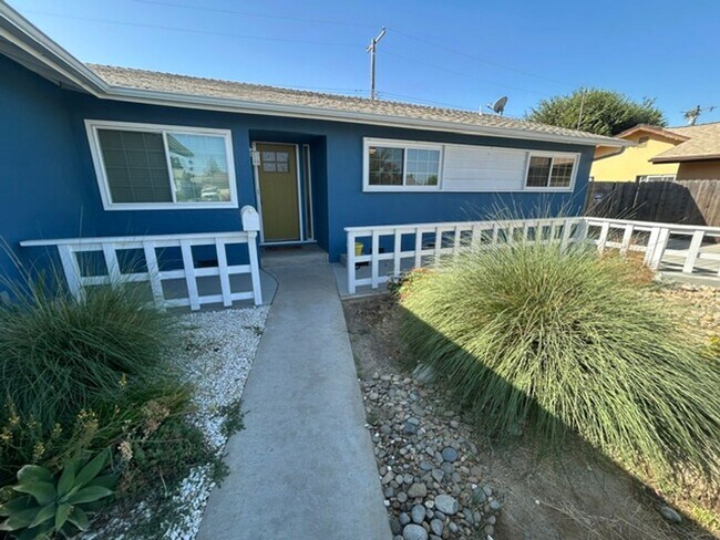 Building Photo - 2647 W Evergreen Ct