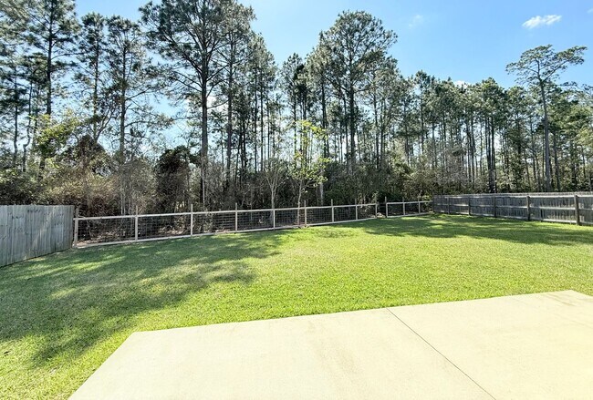 Building Photo - Stunning 4-Bedroom Home - Arbor Place