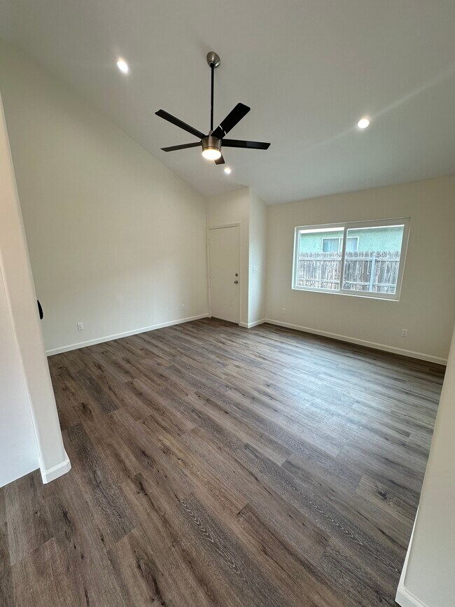 Building Photo - 3623 W 105th St