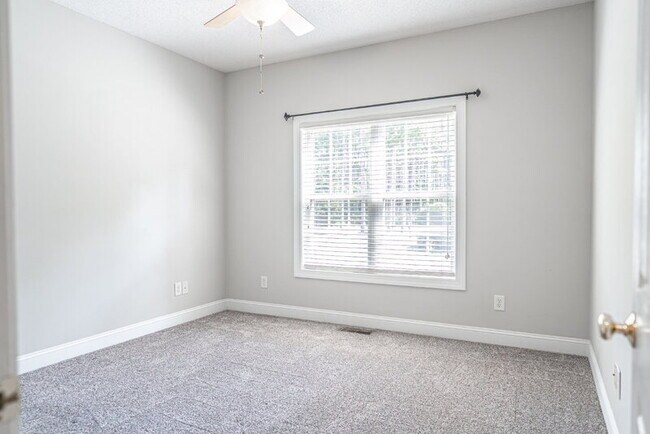 Building Photo - 167 Laurel Oak Ln