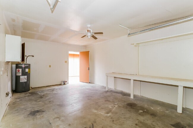 Building Photo - 323 W William Cannon Dr