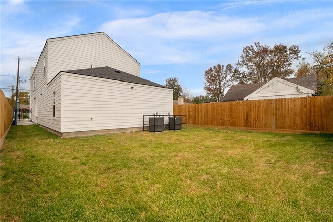 Building Photo - 7220 S Hall St