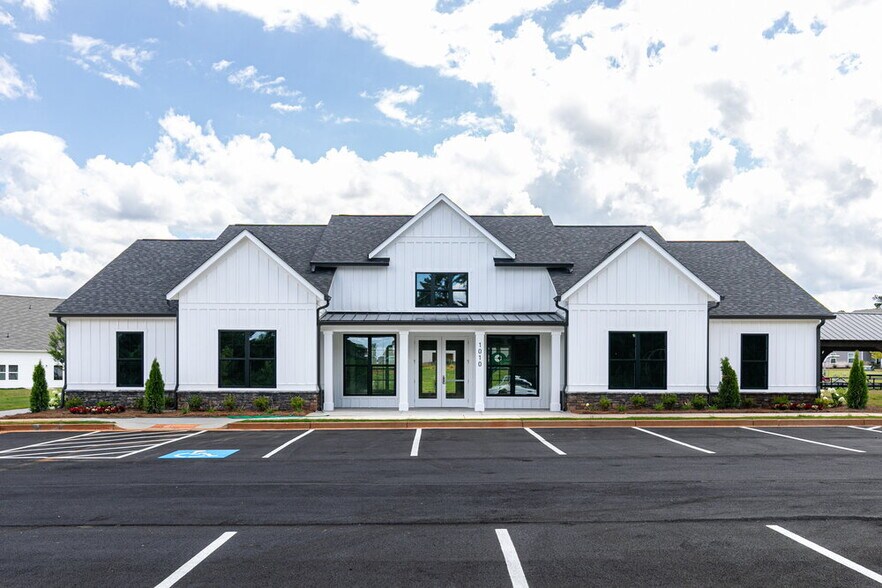 Building Photo - 604 Slate Rd