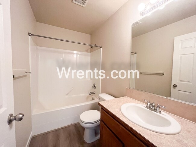 Building Photo - Beautiful 4 Bedroom, 3 Bathroom Home – 5 Mile