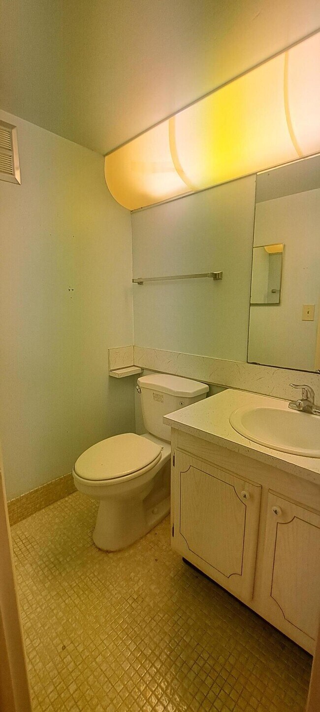 Building Photo - 230 Bedford E