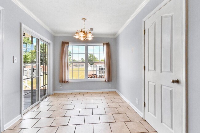 Building Photo - Three Bedroom with Bonus and Pool!