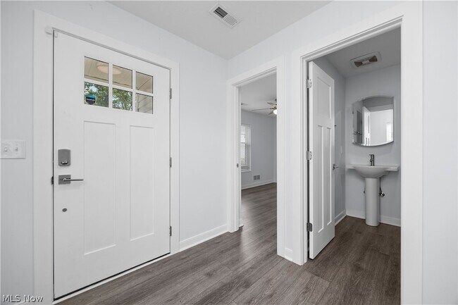 Building Photo - 2059 W 34th Pl