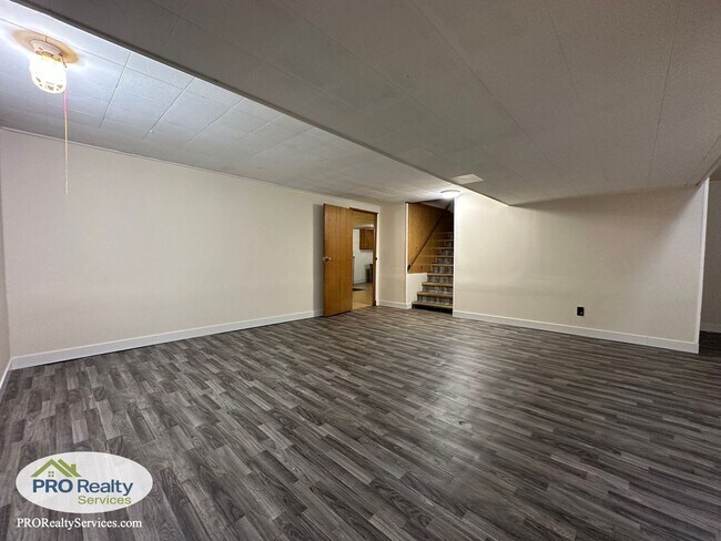 Building Photo - 3 Bedroom Home in St. Paul