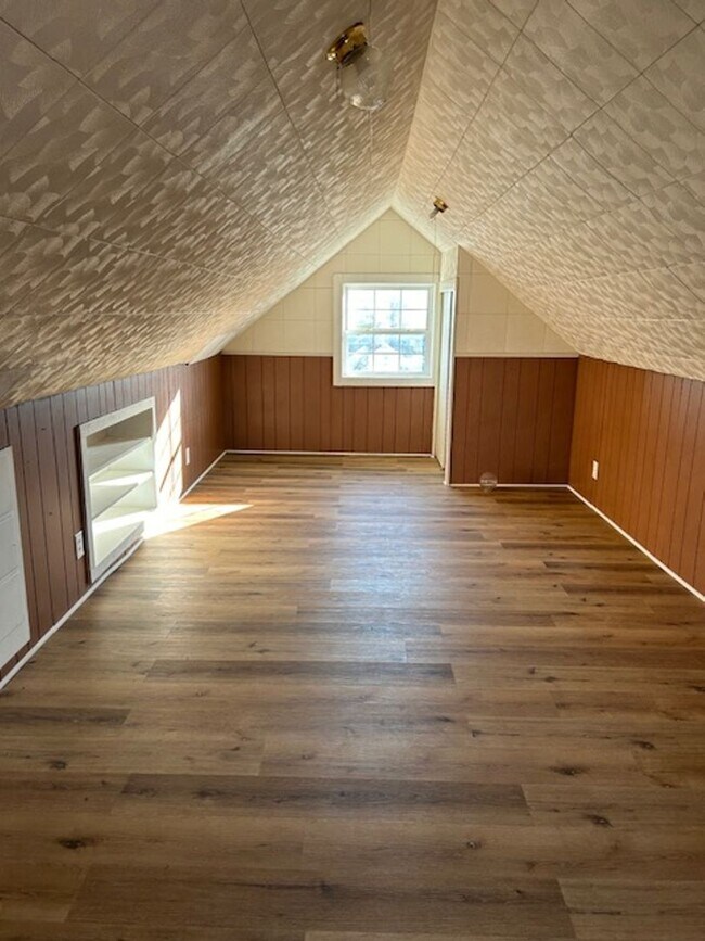 Building Photo - 1682-1684 Hearthstone Dr.