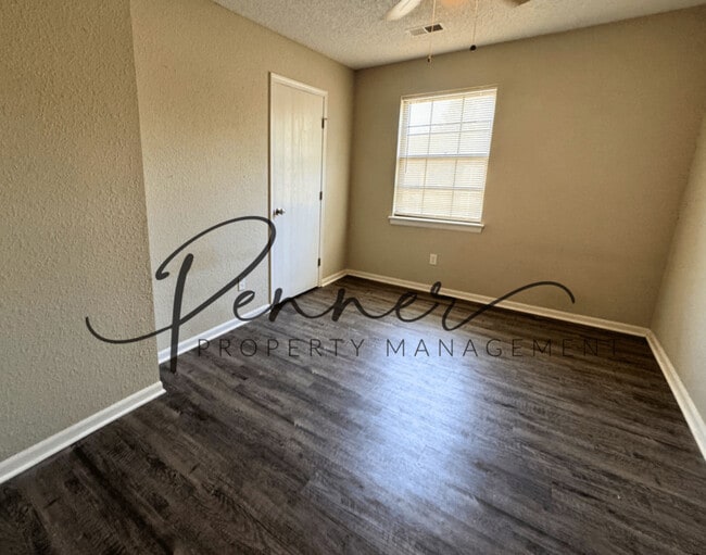 Building Photo - 509 NE Newport Dr
