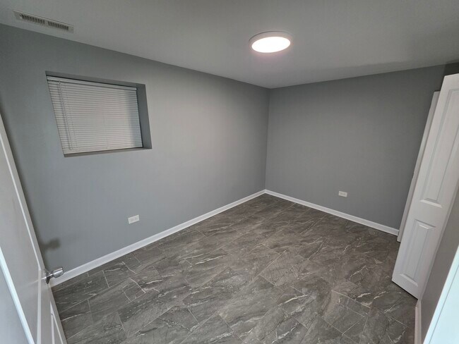 Building Photo - 5134 W Henderson St