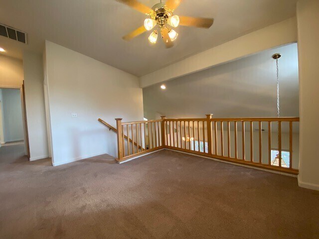 Building Photo - Beautiful and spacious 3-bedroom, 2.5-bathroom home with loft/den in E