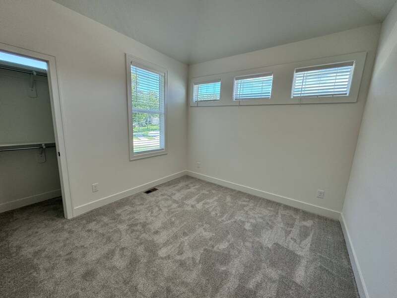 Building Photo - 1617 SW Hedgewood Ln