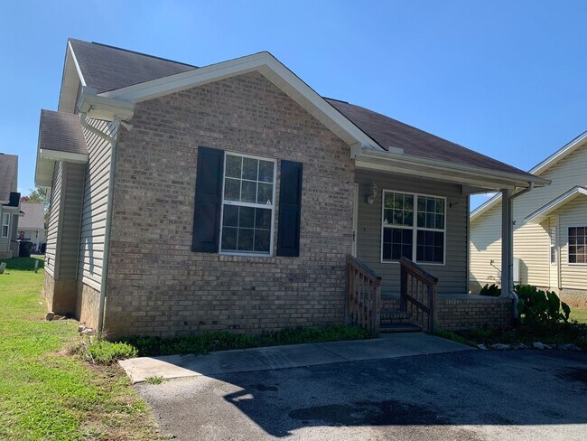 Building Photo - 1731 Snapp Rd