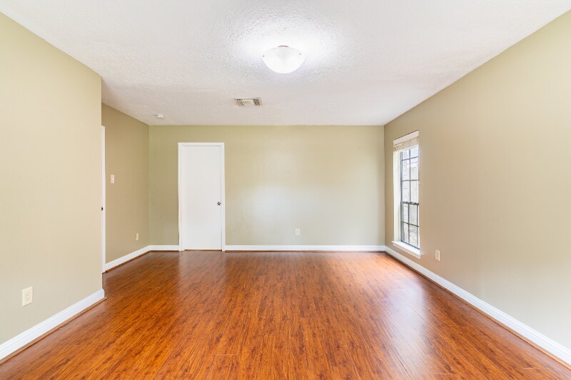 Building Photo - 2414 Cypress Hill