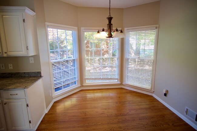 Building Photo - Dunwoody Living at Its Best – Spacious 4BR...